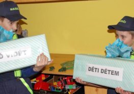 Malí hasiči navštívili své kamarády ve Svitavské nemocnici