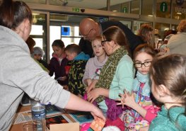 V nemocniční hale při Dni zdraví to ve čtvrtek „bzučelo“ jako v úlu