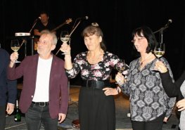 Franta Černý zahrál dárcům krve