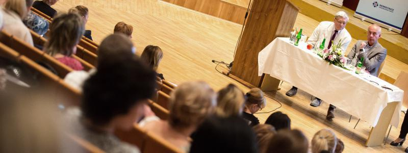 První konference nelékařských pracovníků byla „živou“ příležitostí se propojit