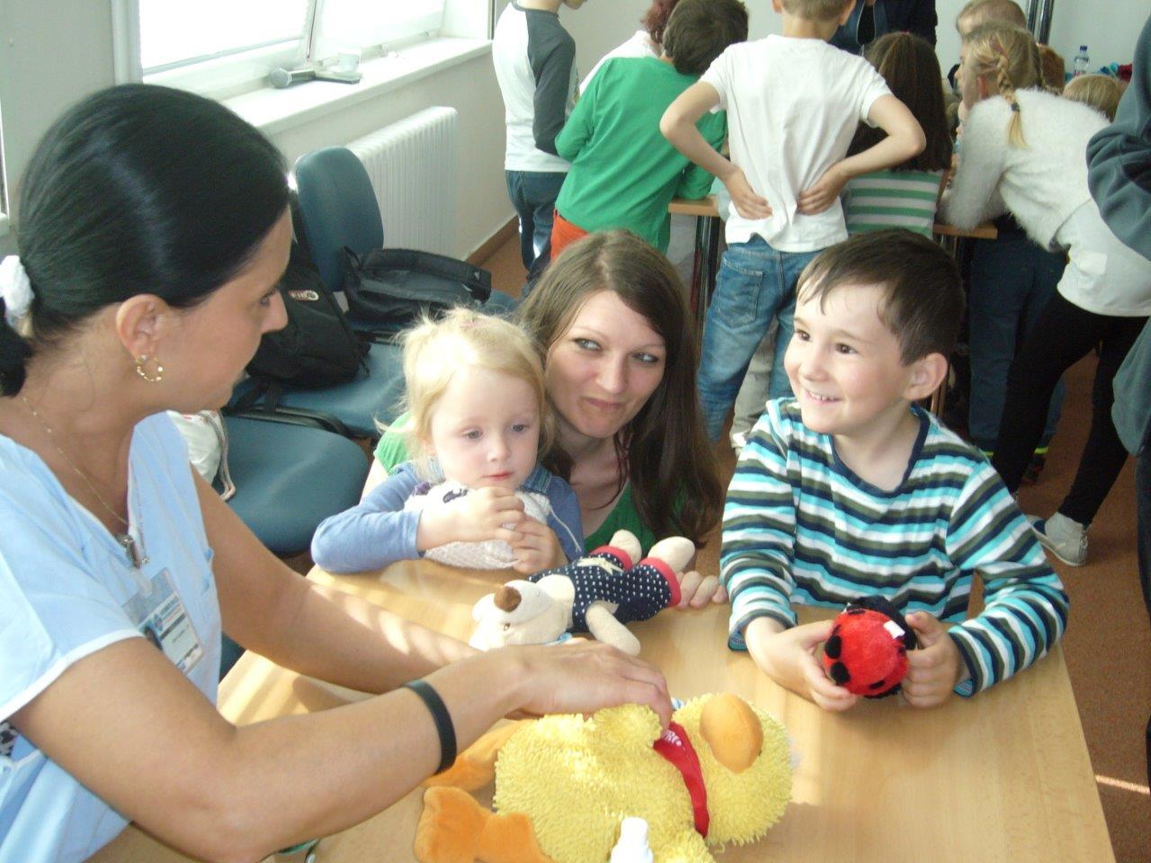 Plyšáčkování je hra i osvěta