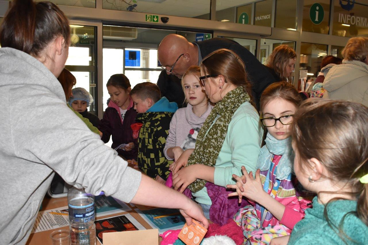 V nemocniční hale při Dni zdraví to ve čtvrtek „bzučelo“ jako v úlu