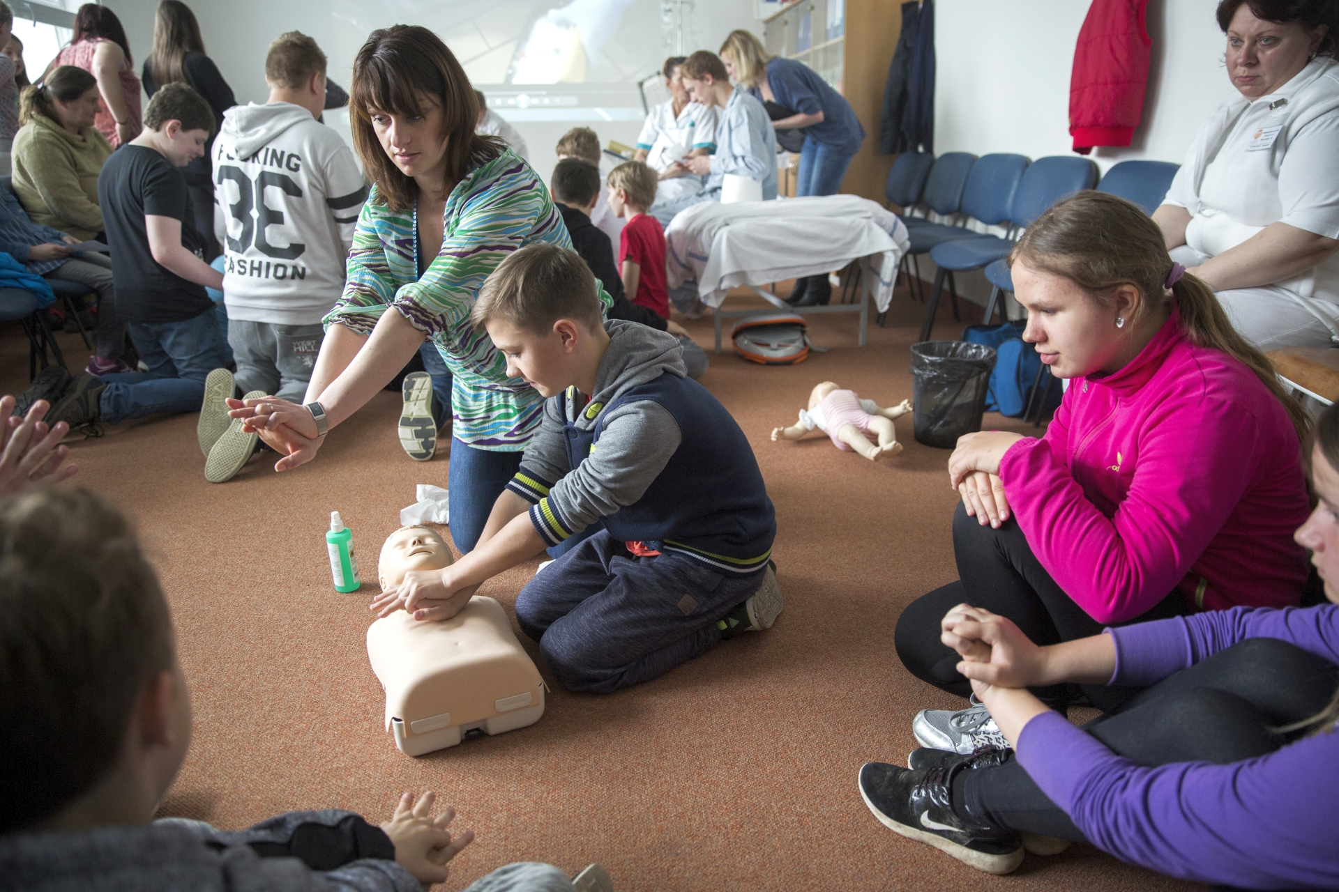 Zdravý životní styl a první pomoc představili zdravotníci školákům přímo v nemocnici